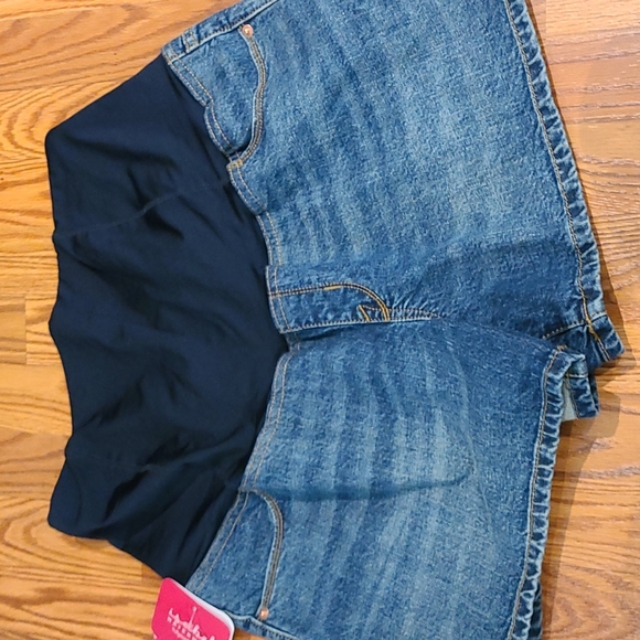 Isabel Maternity by Ingrid & Isabel Pants - Maternity shorts